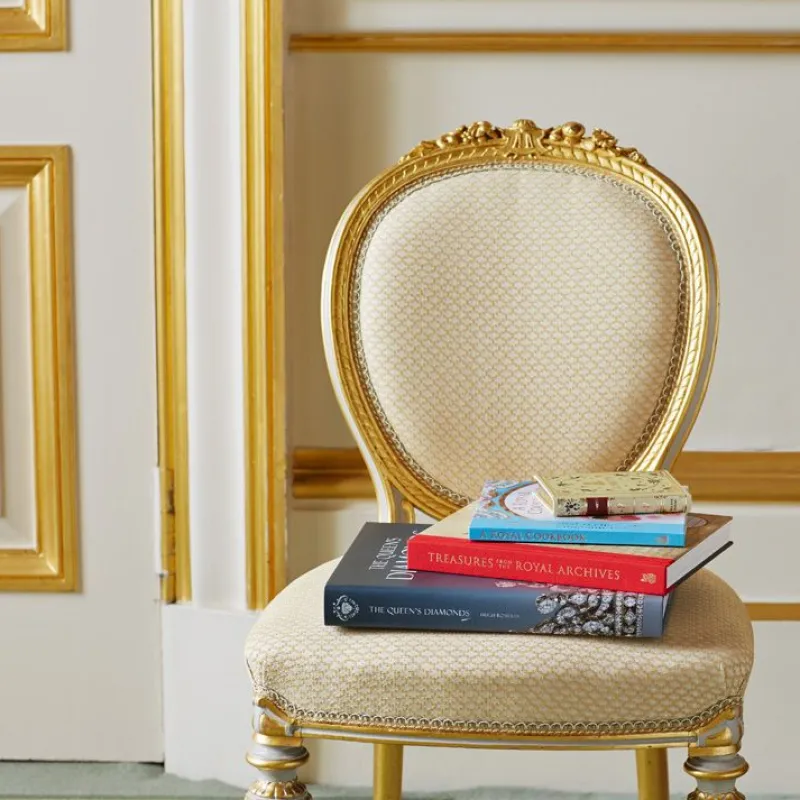 Royal Collection Shop A Royal Cookbook: Seasonal Recipes From Buckingham Palace